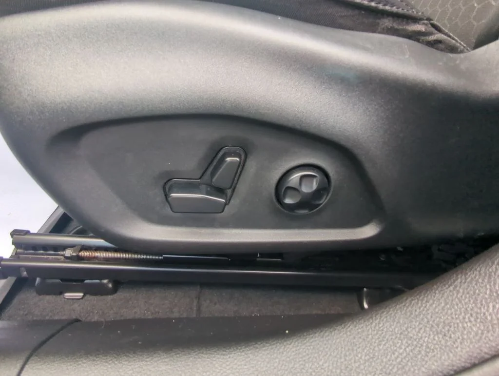 Used 2021 Blue Jeep Latitude image 12