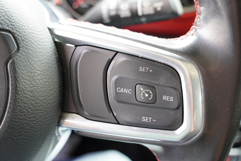 Used 2022 High Velocity Clearcoat Jeep Unlimited Rubicon image 32