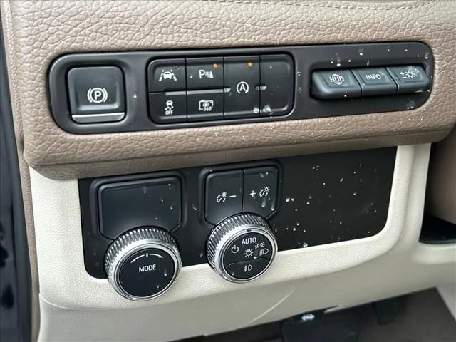 Used 2024 Onyx Black GMC Denali image 25
