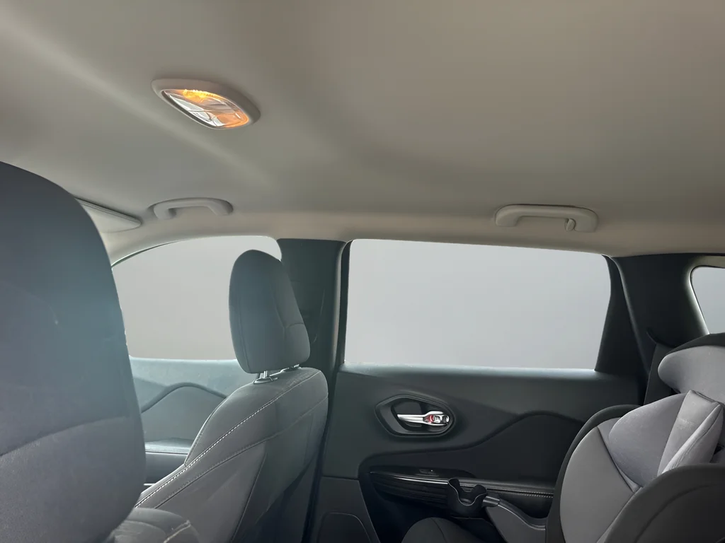 Used 2015 Red Jeep Latitude image 11