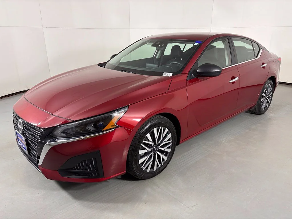 Used 2024 Red Nissan 2.5 SV image 4