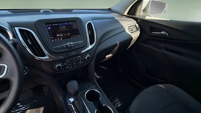Used 2022 Summit White Chevrolet LT image 25