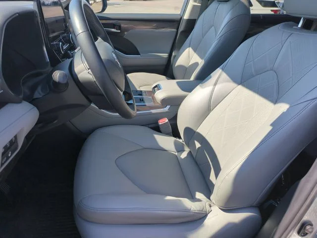 Used 2023 Silver Toyota Platinum image 14