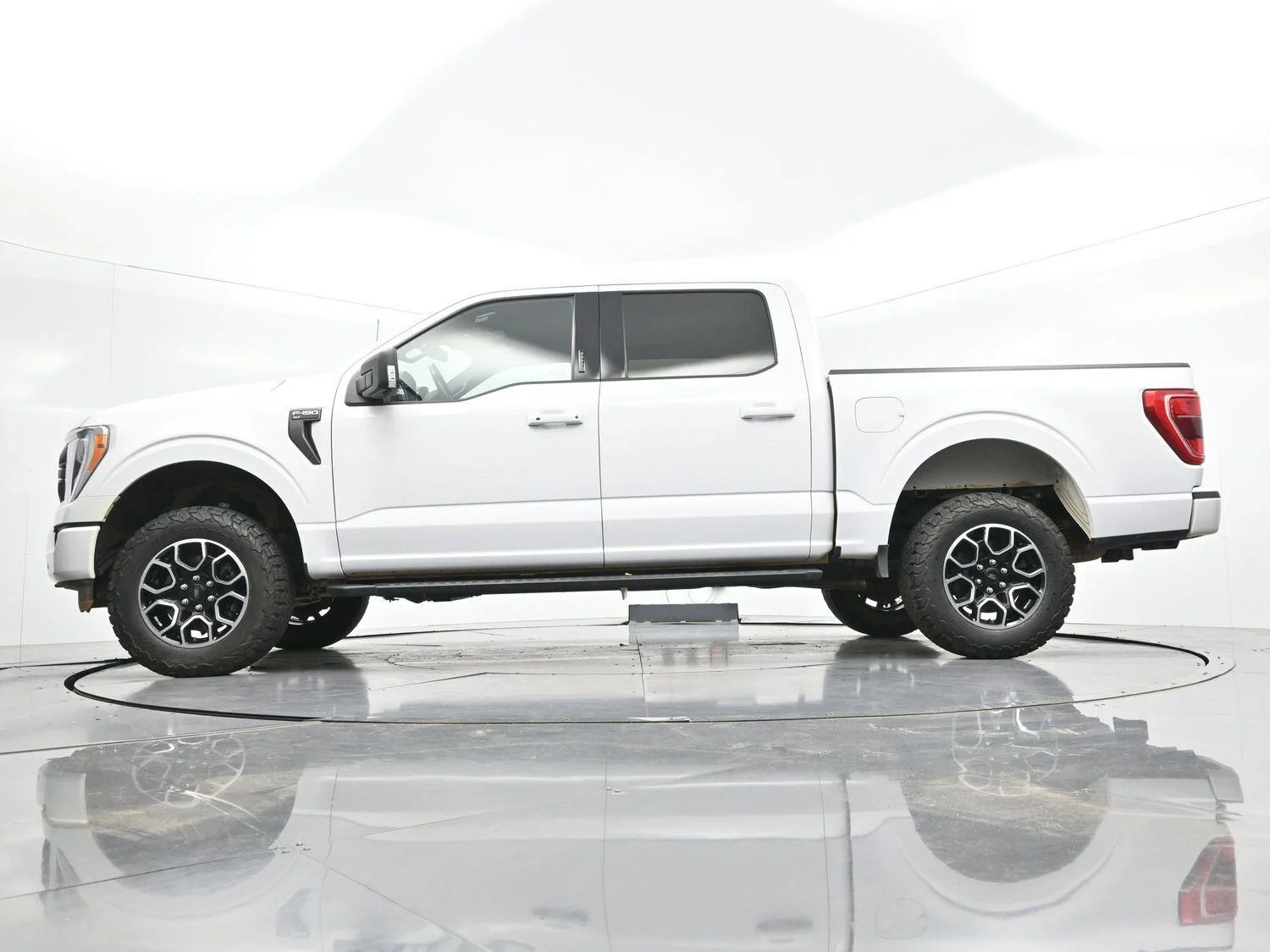 Used 2022 Oxford White Ford XL image 46