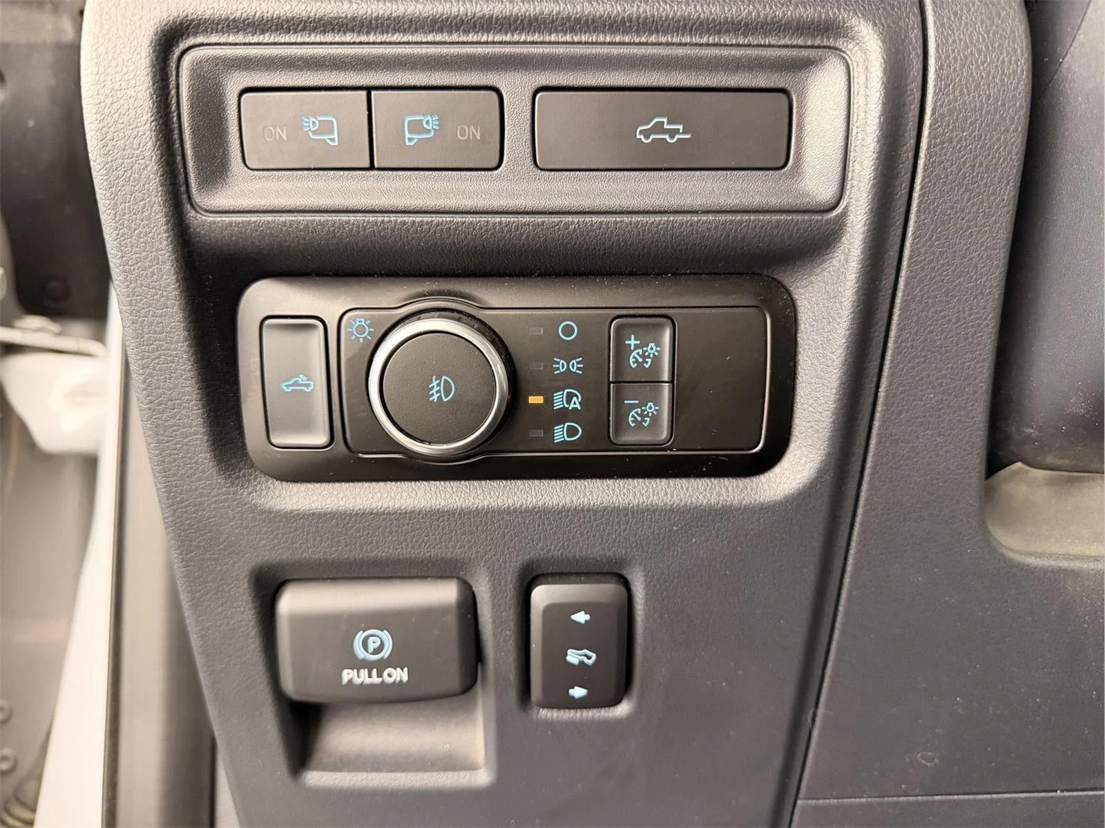 Used 2022 Space White Ford LARIAT image 31