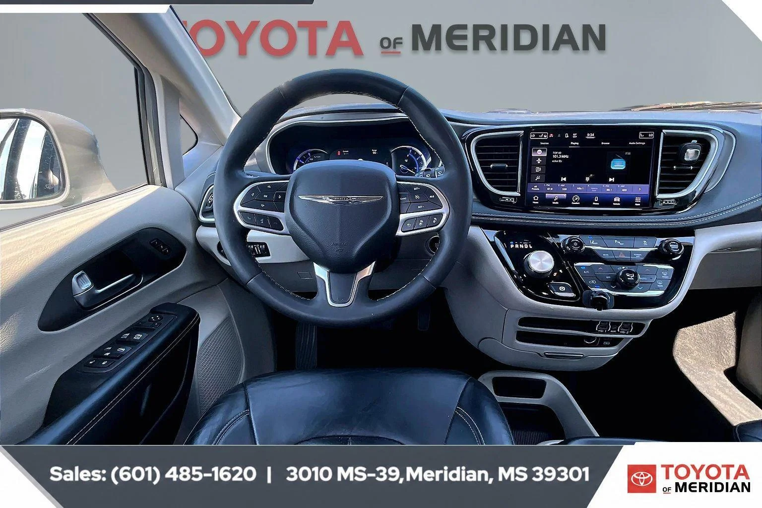 Used 2022 Ceramic Gray Clearcoat Chrysler Hybrid Touring L image 5