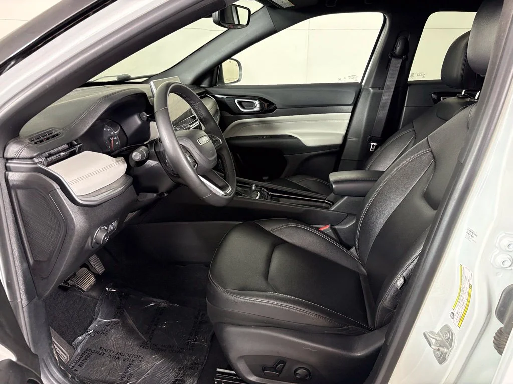 Used 2025 White Jeep Limited image 14