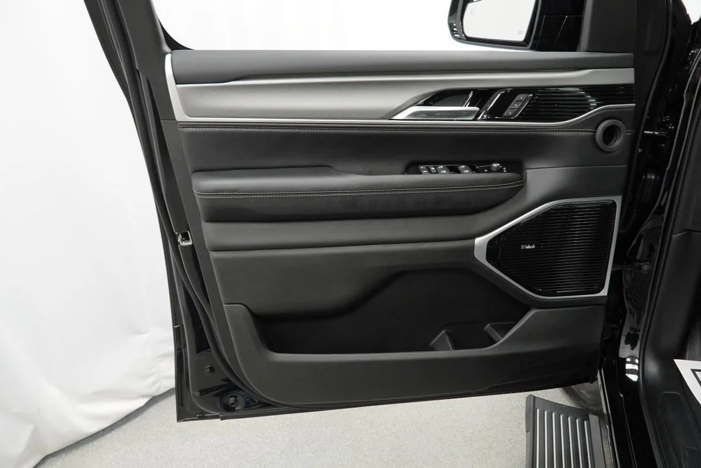 New 2026 High Gloss Black Exterior Paint Jeep Limited Altitude image 29