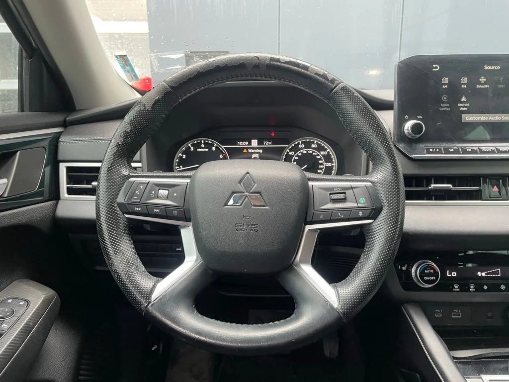 Used 2022 Gray Mitsubishi SE image 13
