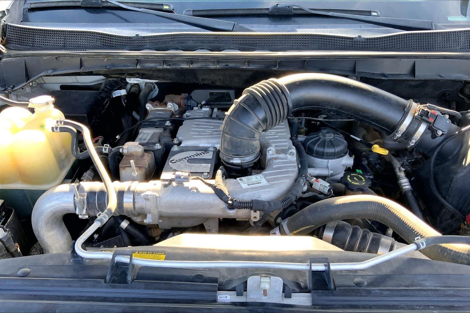 Used 2018 Pearl White Nissan SL image 32