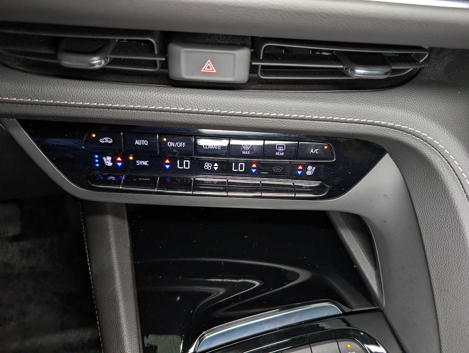 Used 2023 Ebony Twilight Metallic Buick Avenir image 28