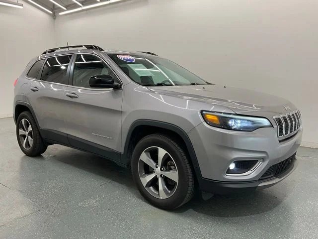 Used 2022 Silver Jeep Limited image 8