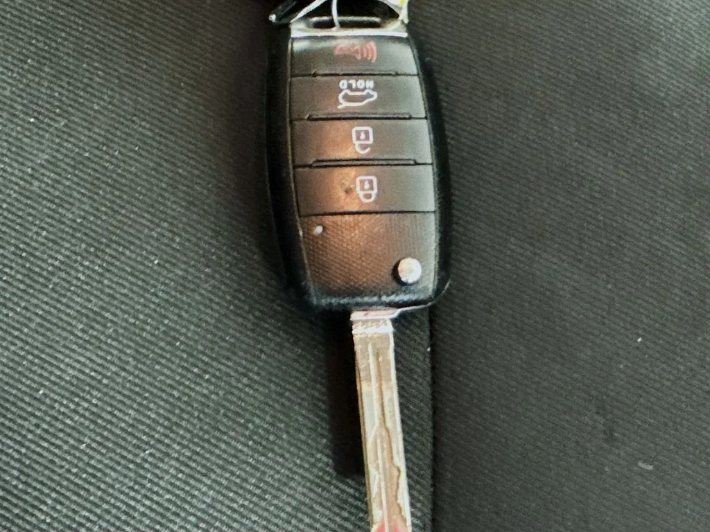 Used 2014 Brown Kia Plus image 33