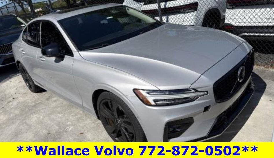 2023 Volvo S60 B5 Plus Dark Theme's photo