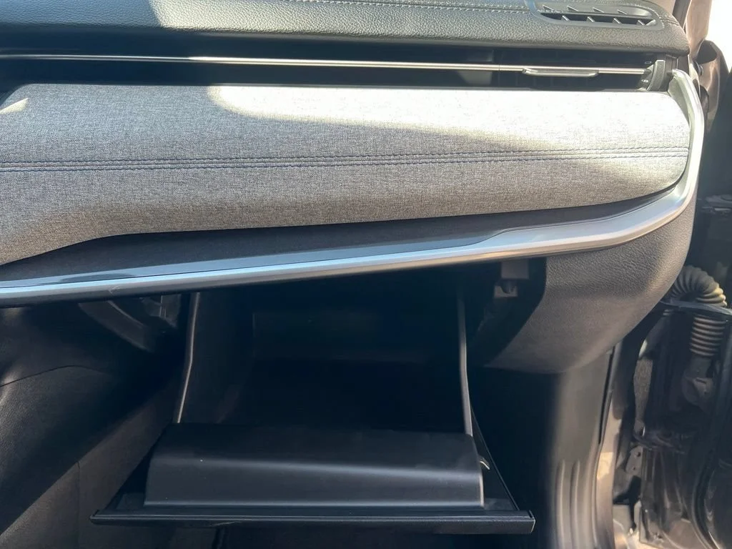Used 2022  Jeep Latitude image 30