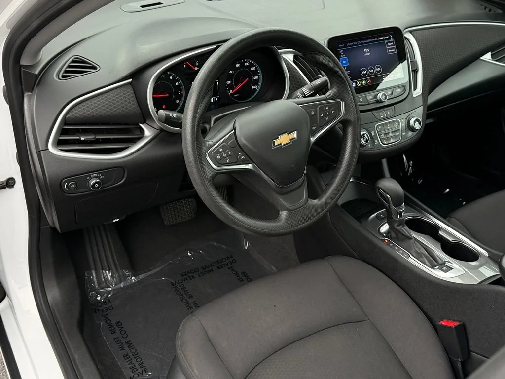 Used 2024 Summit White Chevrolet 1LT image 23