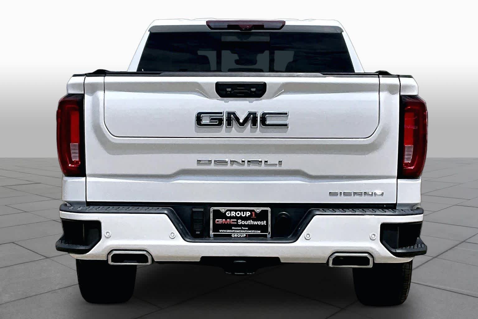 Used 2023 White Frost Tricoat GMC Denali Ultimate image 5