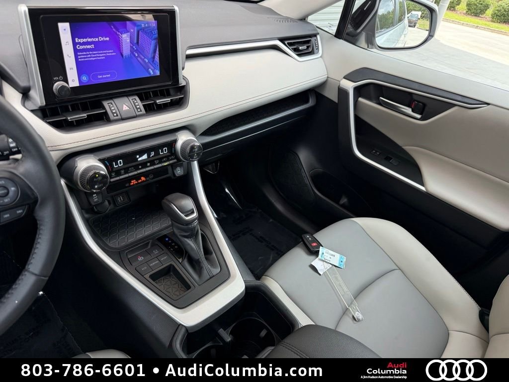 Used 2025 Beige Toyota XLE Premium image 32