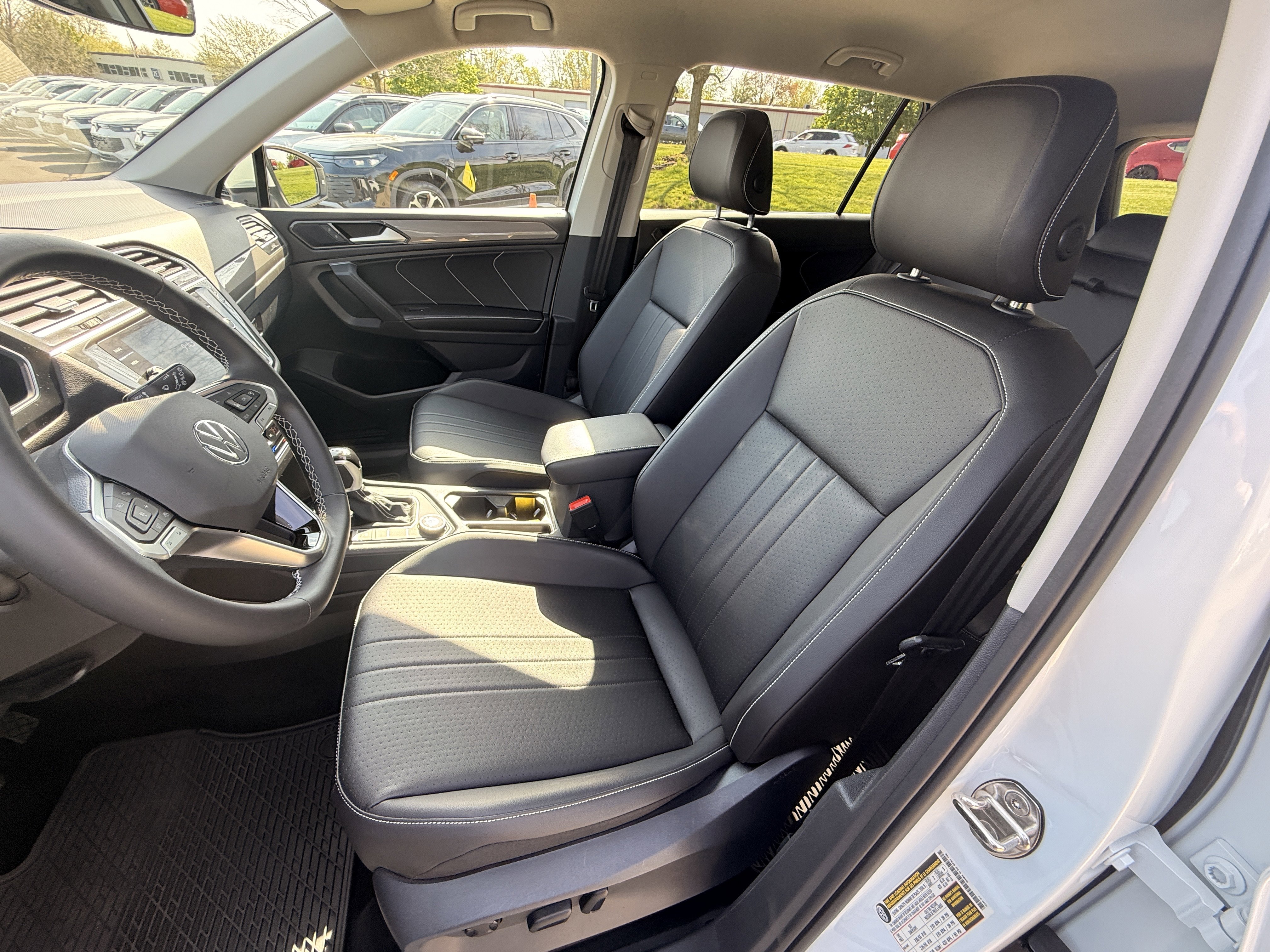 Used 2022  Volkswagen SE image 22