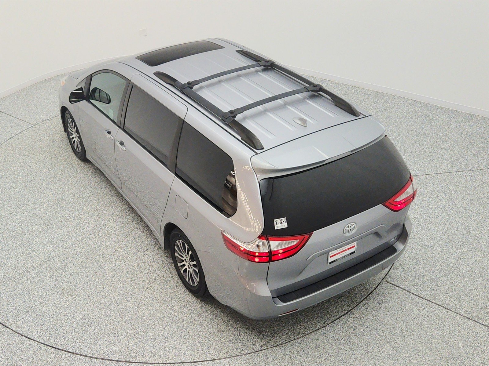Used 2018 Silver Sky Metallic Toyota XLE Premium image 28