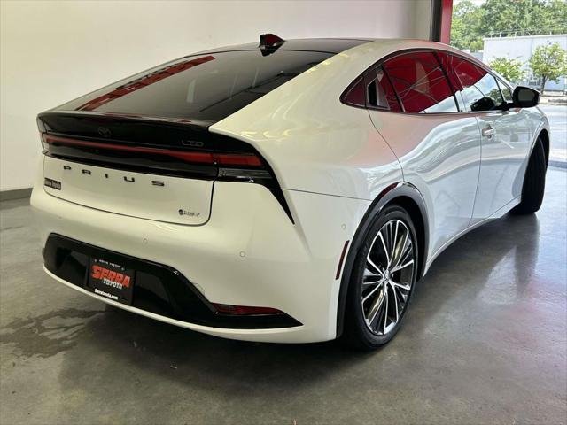 Certified Used 2023 PLATINUM WHITE PEARL MC. Toyota  image 3