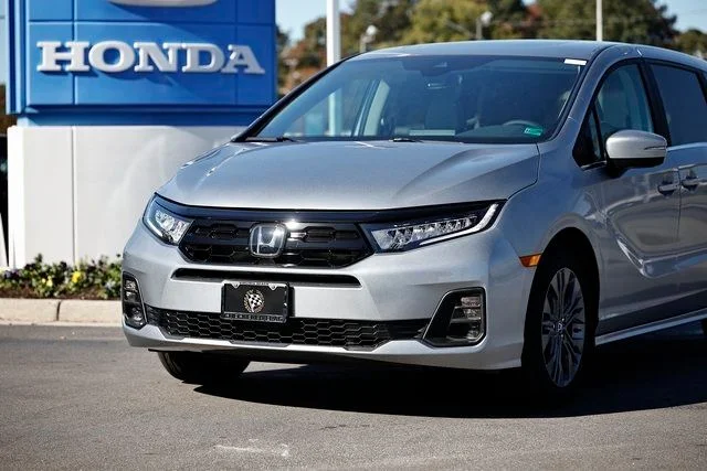 2026 Honda Odyssey Touring - Photo 2
