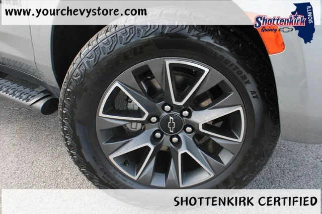 Used 2023 Gray Chevrolet Z71 image 9