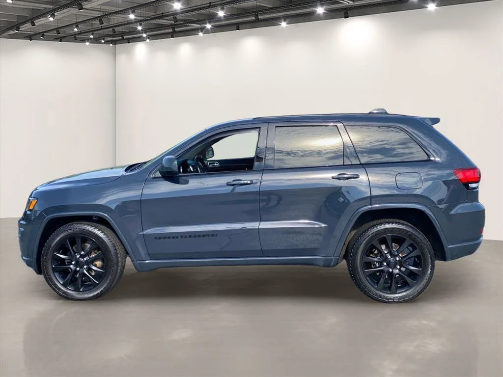 Used 2018 Rhino Clearcoat Jeep Altitude image 4