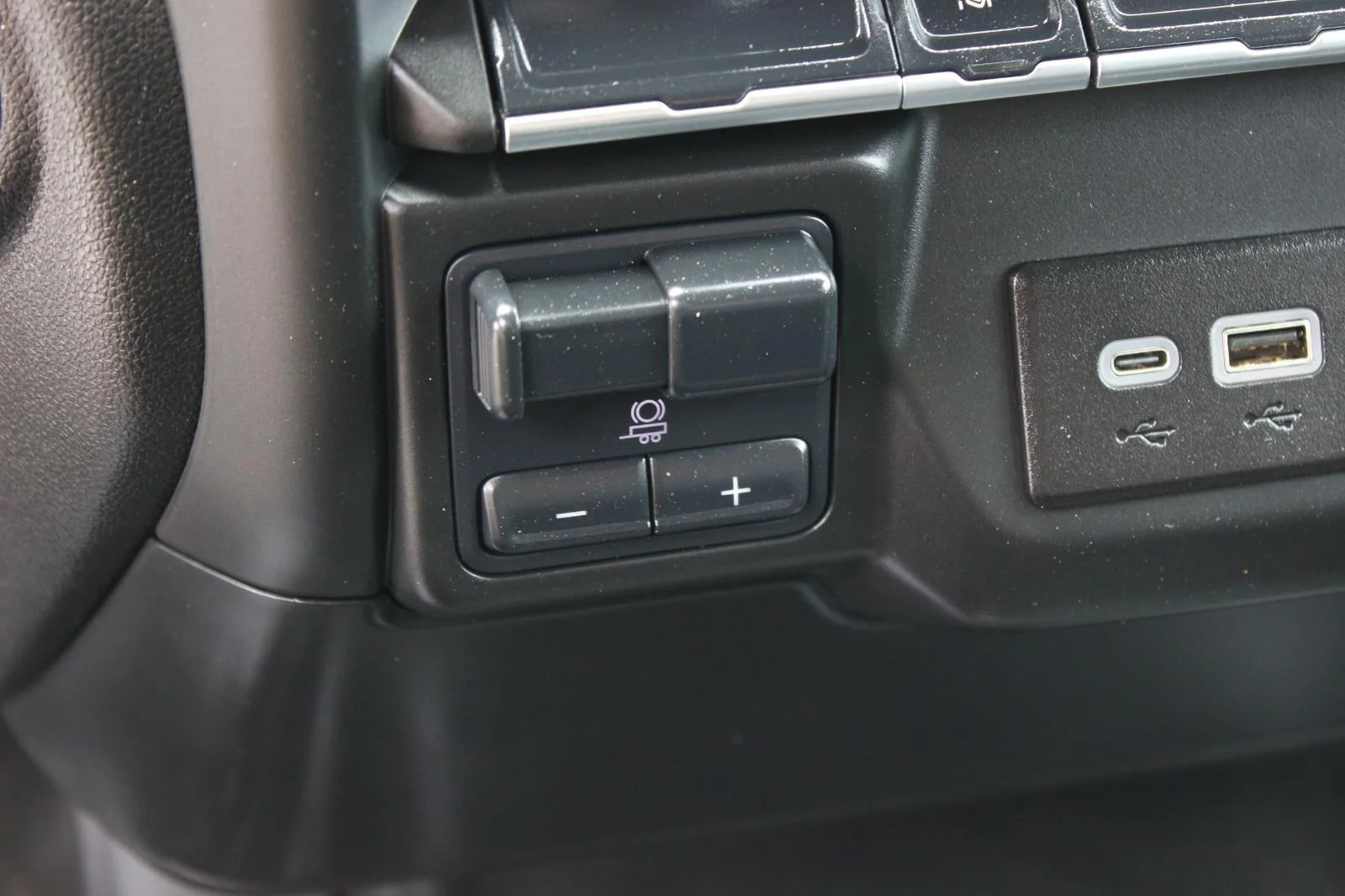 Used 2025 Summit White GMC Pro image 27