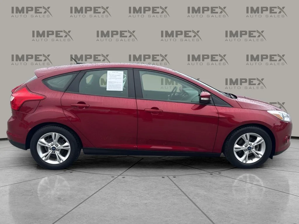 Used 2013 Red Ford SE image 6