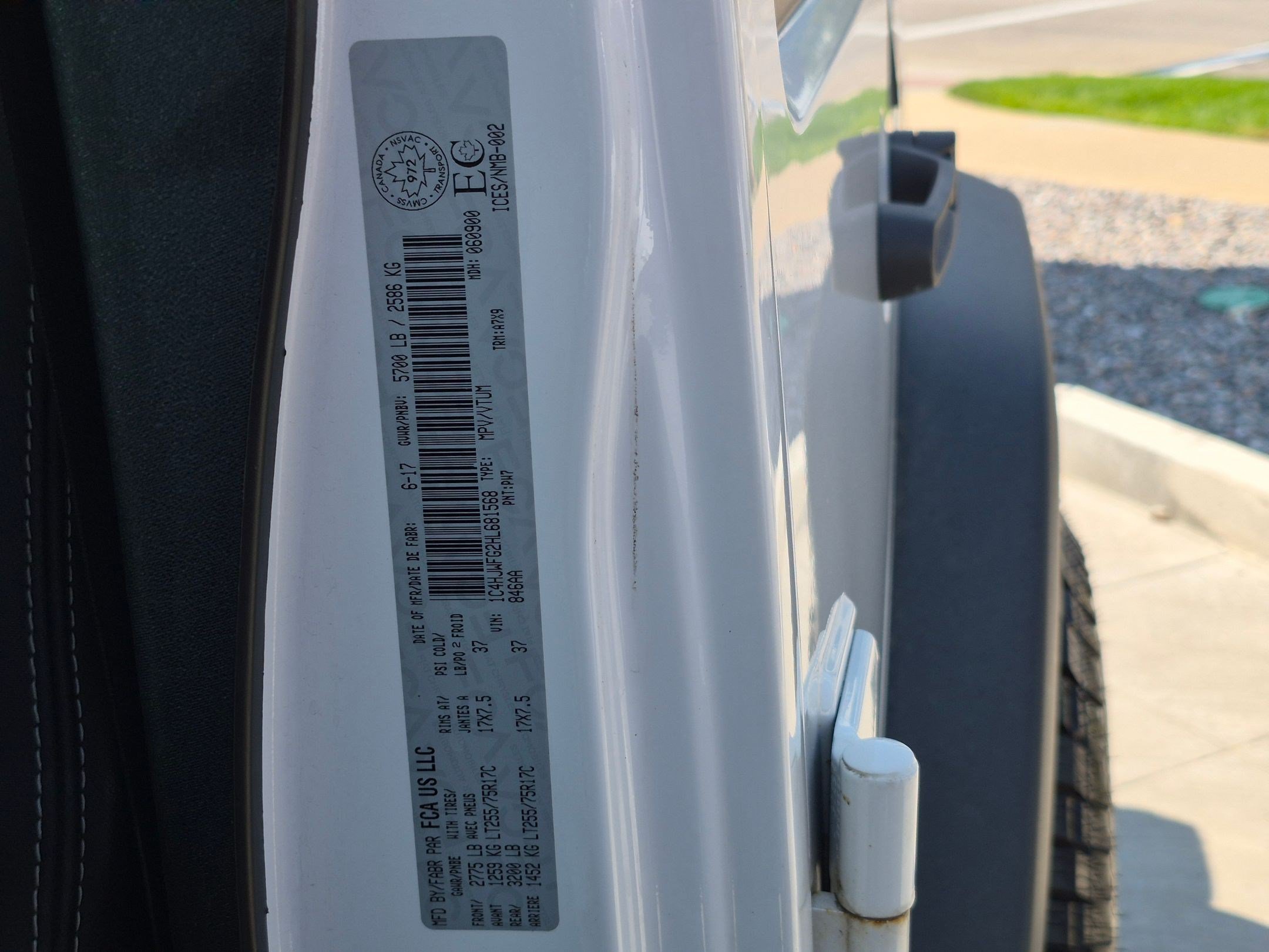 Used 2017 Bright White Clearcoat Jeep Rubicon image 29