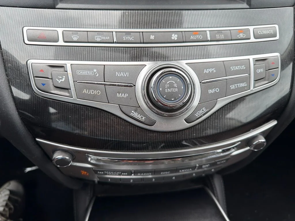 Used 2020 White INFINITI LUXE image 14