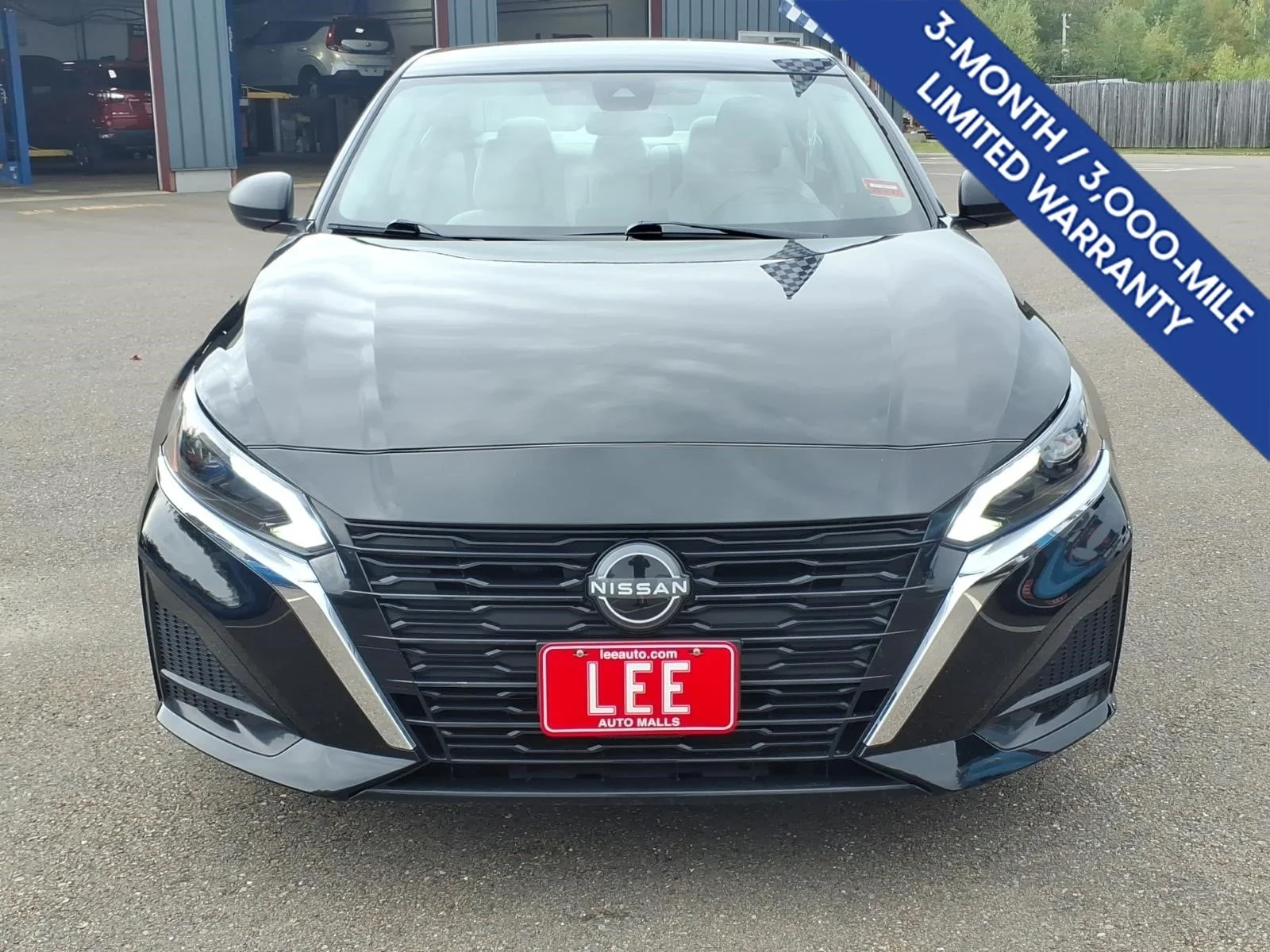 Used 2025 Super Black Nissan 2.5 SV image 2