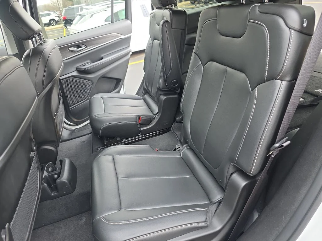 Used 2024 White Jeep Limited image 16