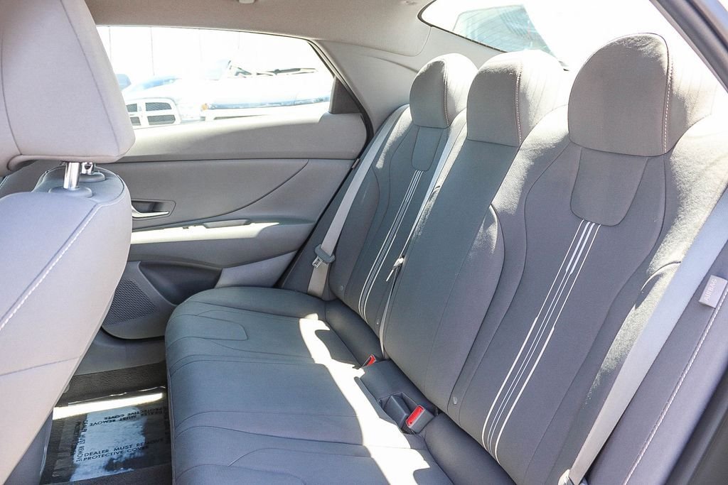 Used 2024 White Hyundai SEL image 19