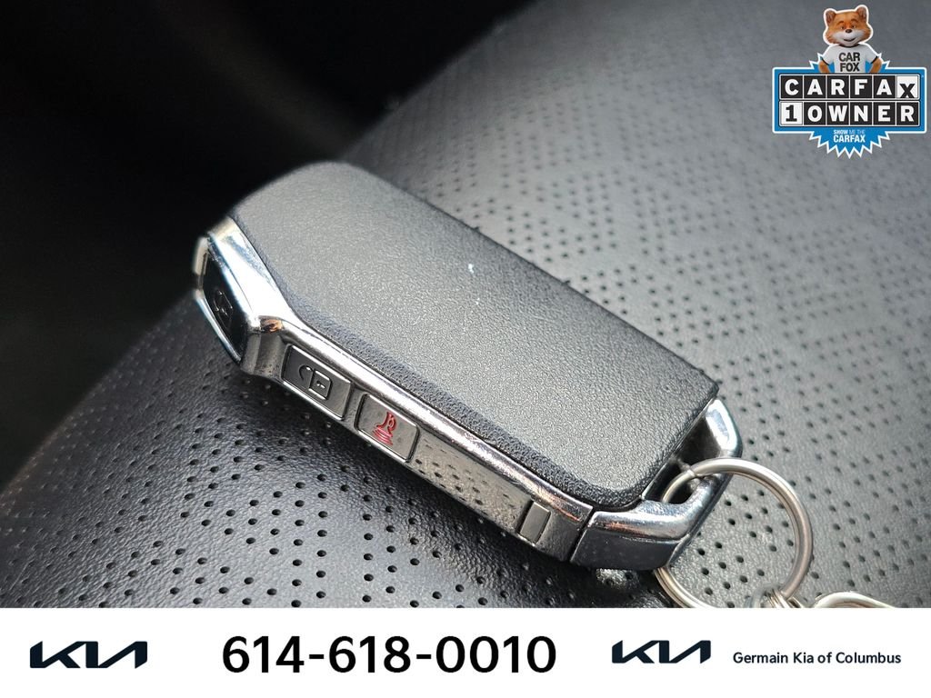 Used 2022 White Kia S image 33