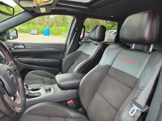 Used 2020 Red Jeep Trailhawk image 17