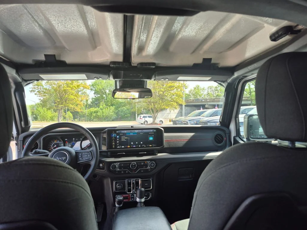 Used 2024 White Jeep Rubicon image 11