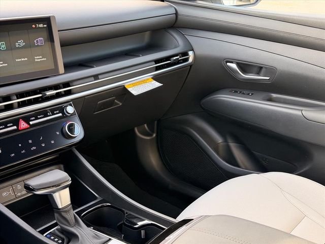 Used 2026 White Hyundai SEL image 9