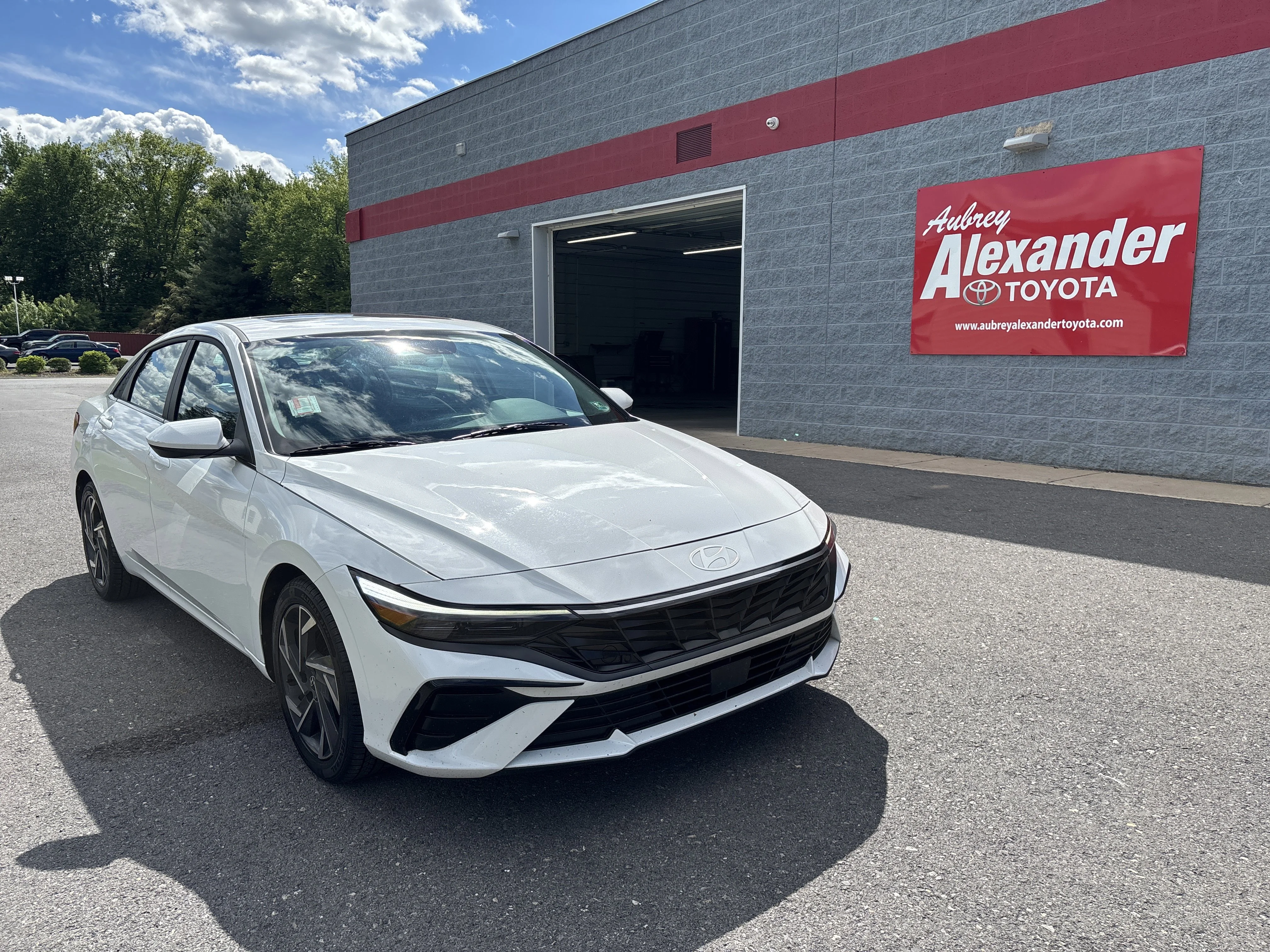 Used 2025 Serenity White Hyundai SEL Convenience image 1