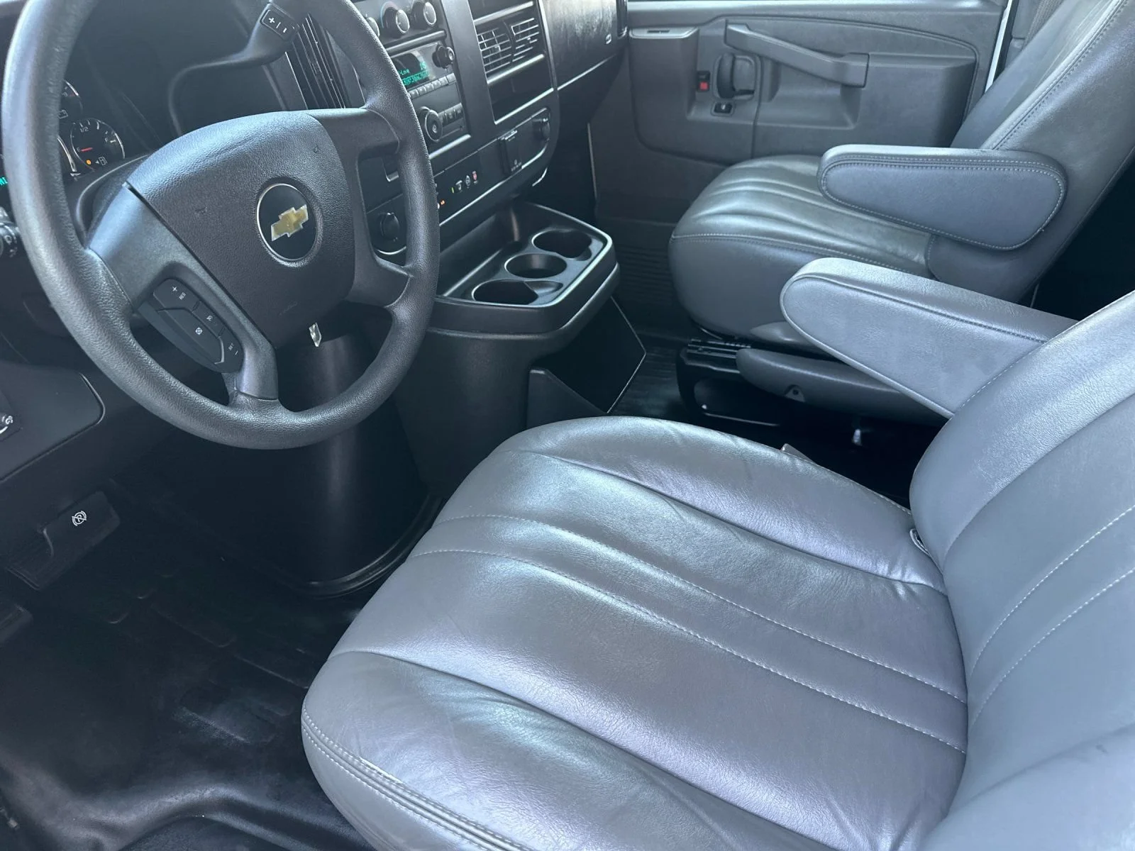 Used 2025 Summit White Chevrolet WT image 10