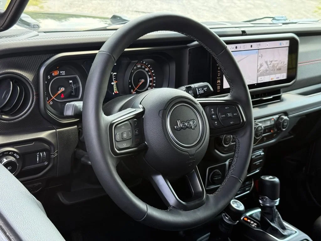 Used 2025 Gray Jeep 4-Door Recon 4x4 image 17