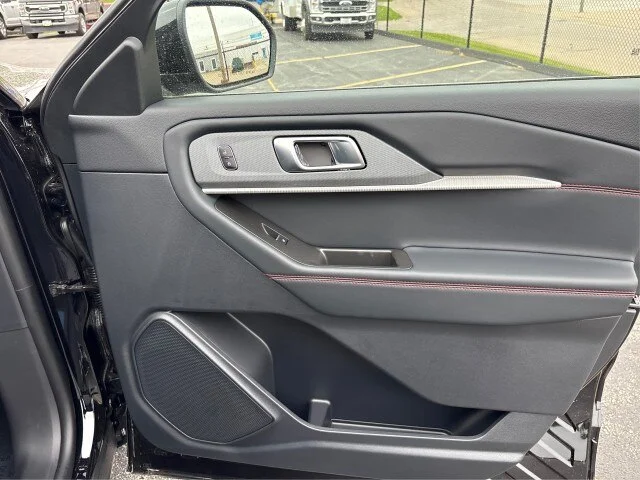 New 2026 Agate Black Metallic Ford ST-Line image 42