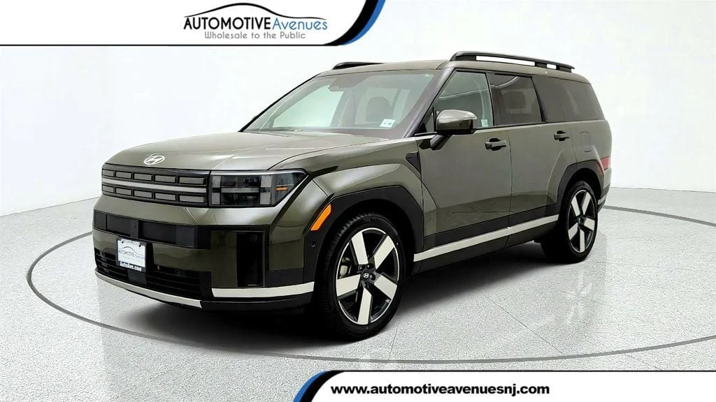 Used 2024 Rockwood Green Hyundai Limited AWD image 1