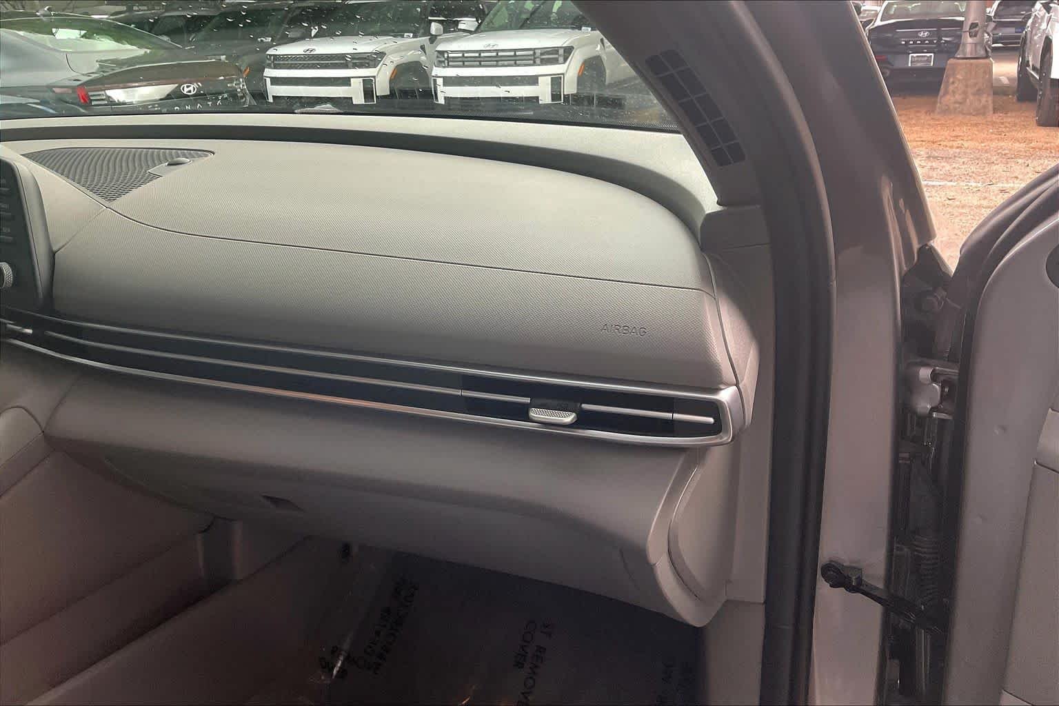 Certified Used 2025 Fluid Metal Hyundai SEL Sport image 19