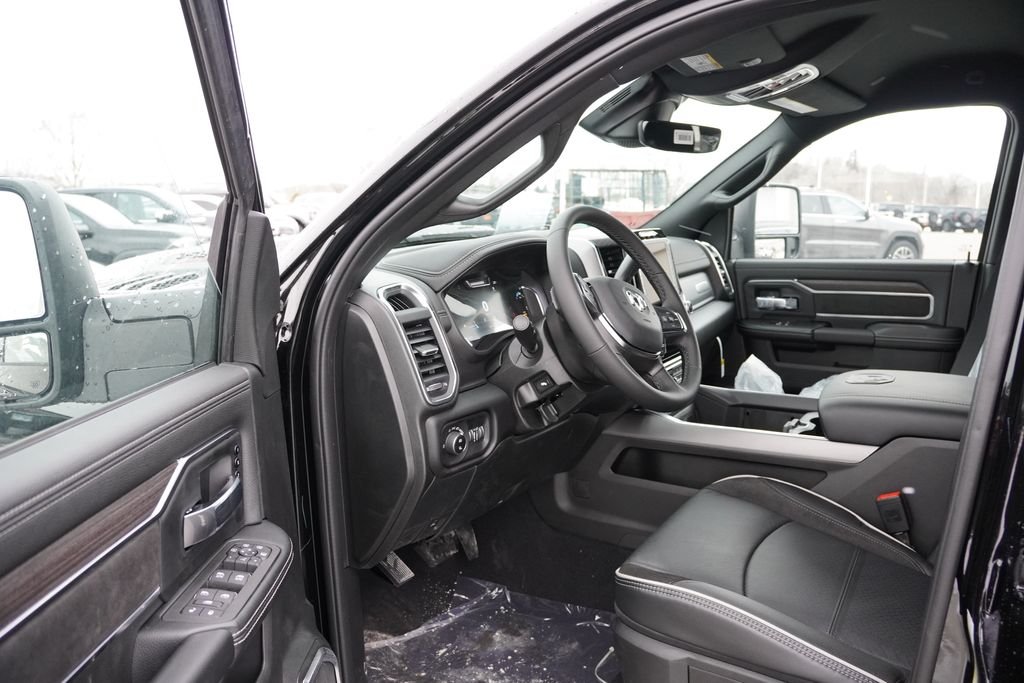 New 2026 Diamond Black Crystal Pearl-Coat Exterior Paint RAM Laramie image 10