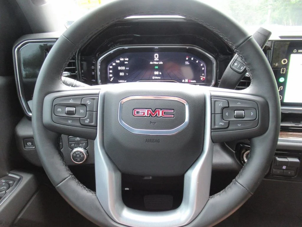 Used 2024 White GMC Elevation image 20