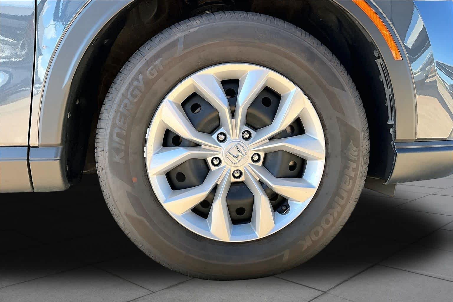 Used 2024 Meteorite Gray Metallic Honda LX image 10