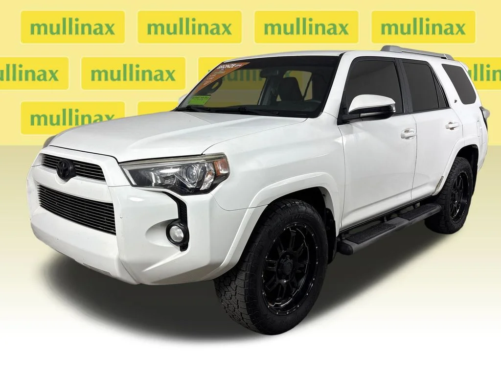 Used 2015 White Toyota SR5 image 14