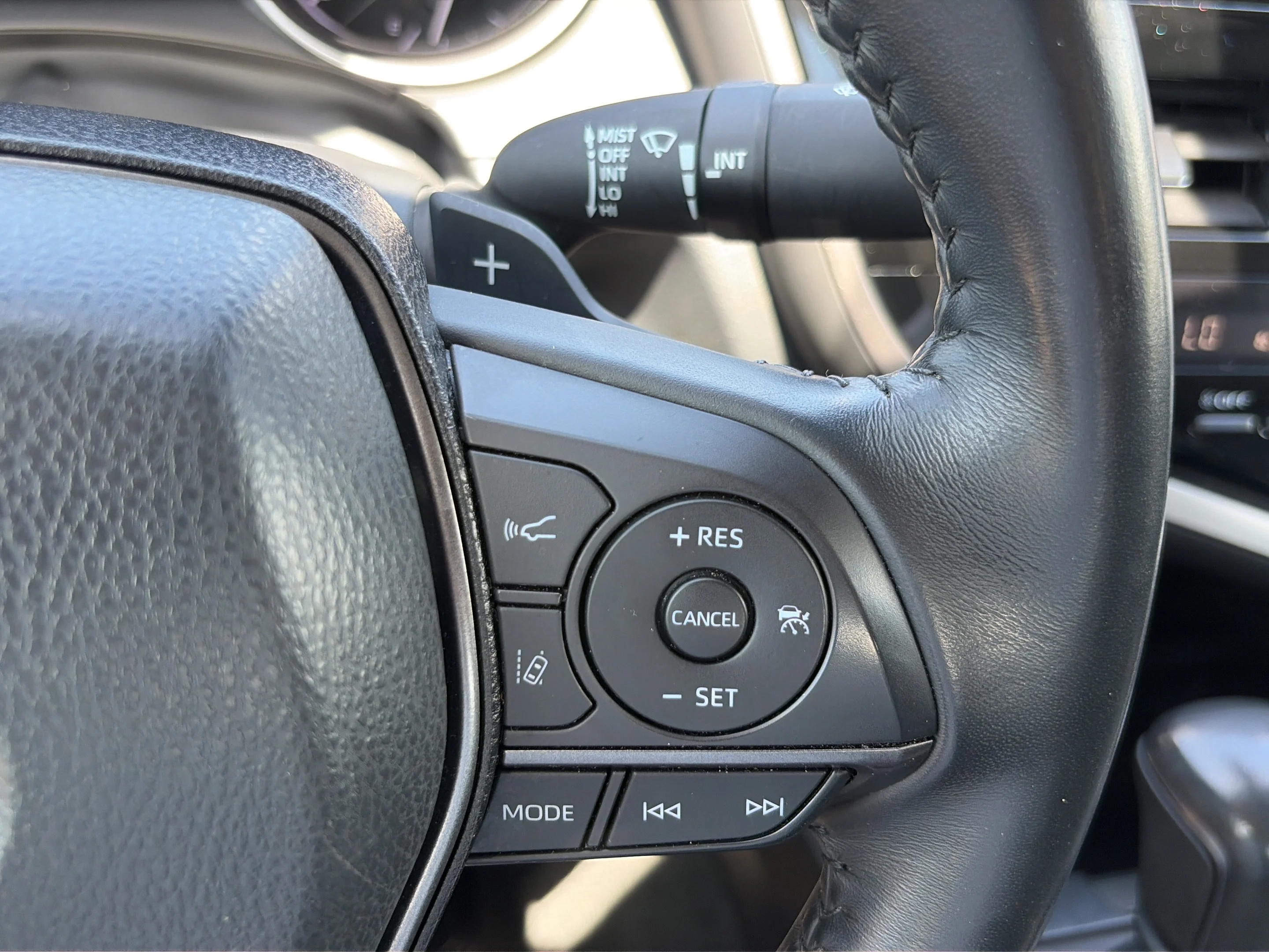 Used 2024 Ice Toyota SE image 20
